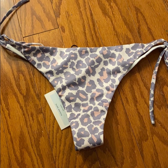 Bikini - Picture 3 of 3